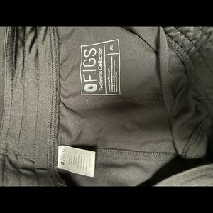 Brand new FIGS scrub set size XL
